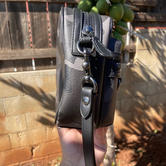 Brand new coach travel or make up bag - Picture 3 of 8